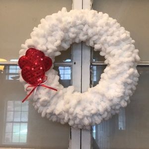 Fluffy Loop Yarn Valentine’s Day Wreath